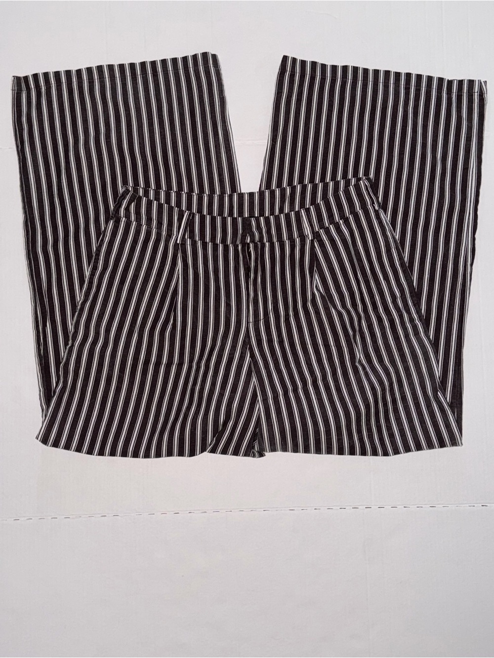 PrettyLittleThing Black & White Vertical Stripe Wide-Leg Pants